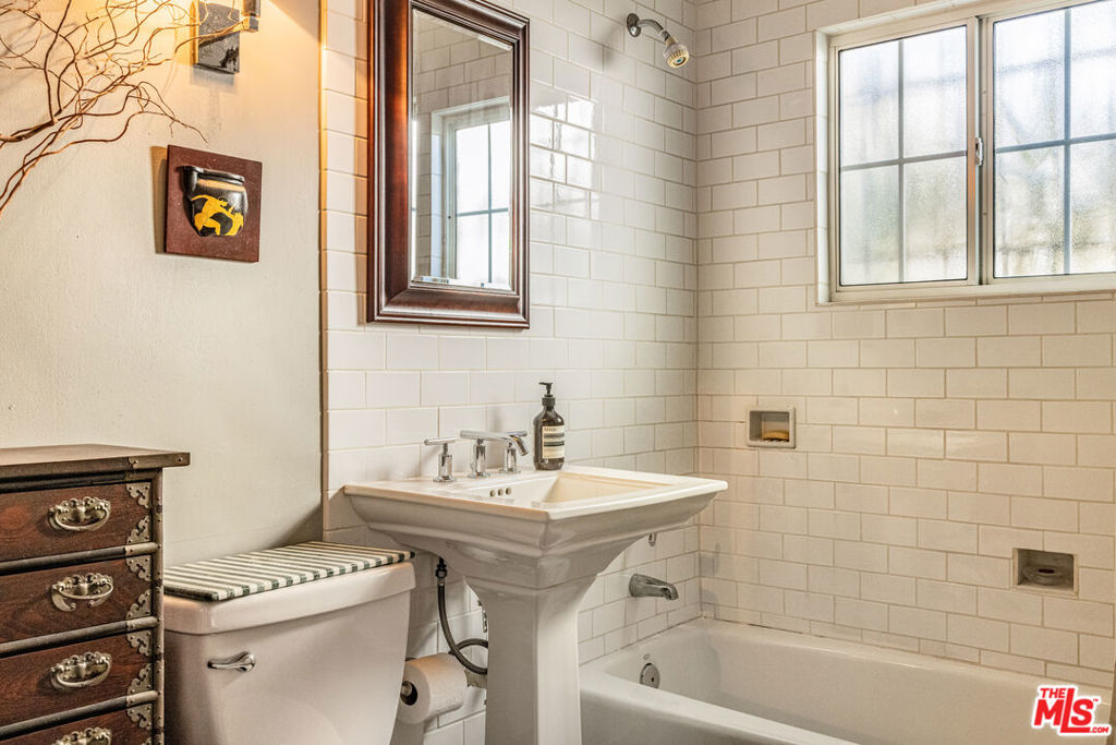 516 N Bronson Avenue Property Photo 14