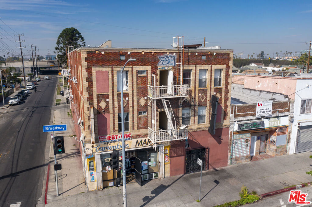 5929 S Broadway Property Photo