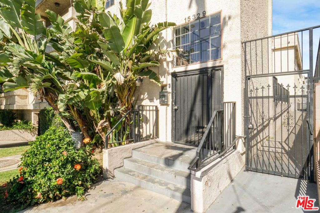 15329 Vose Street Property Photo 9