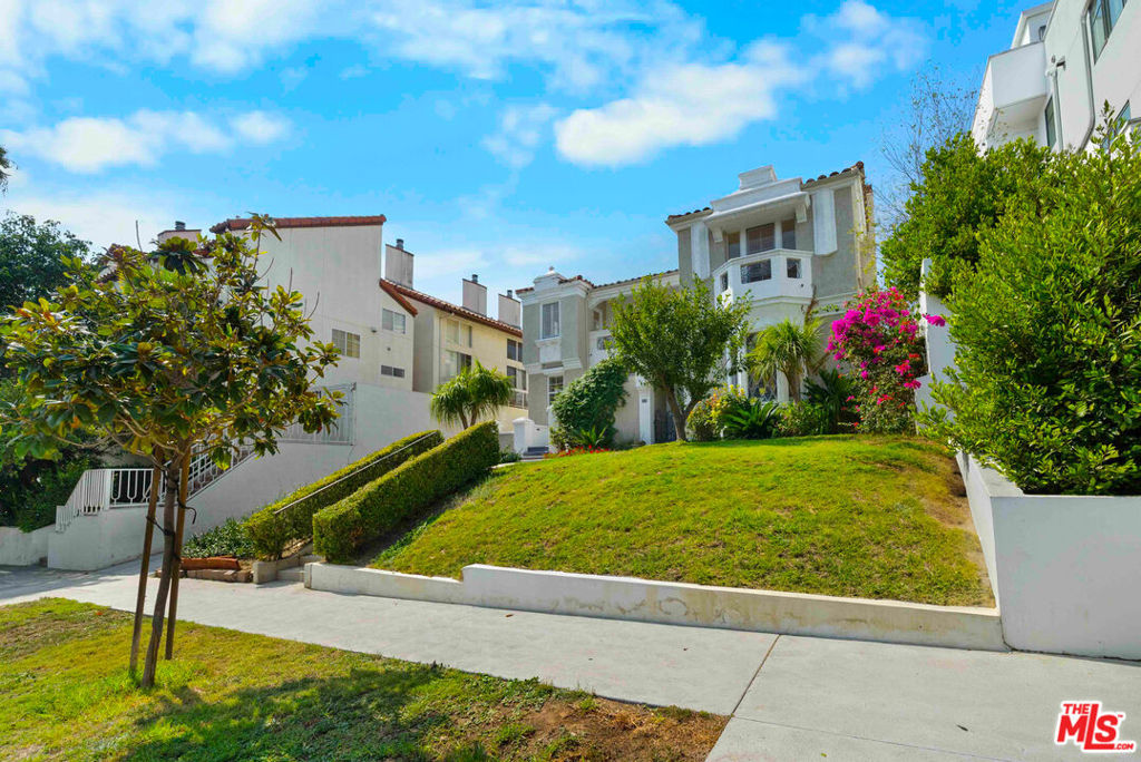 865 S Lucerne Boulevard Property Photo 1