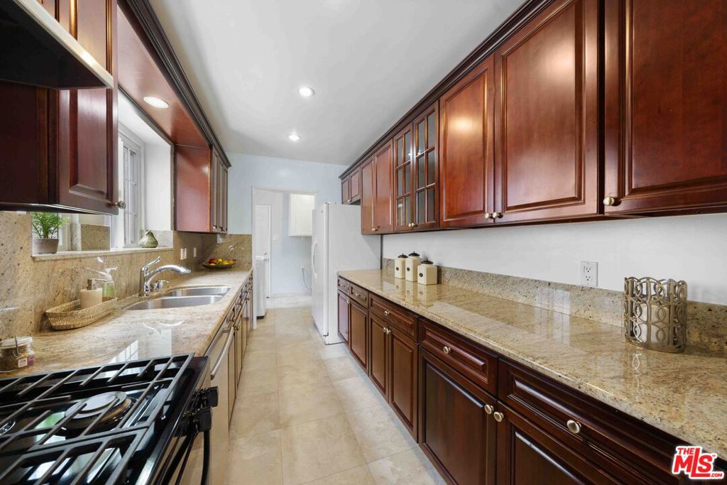 865 S Lucerne Boulevard Property Photo 13