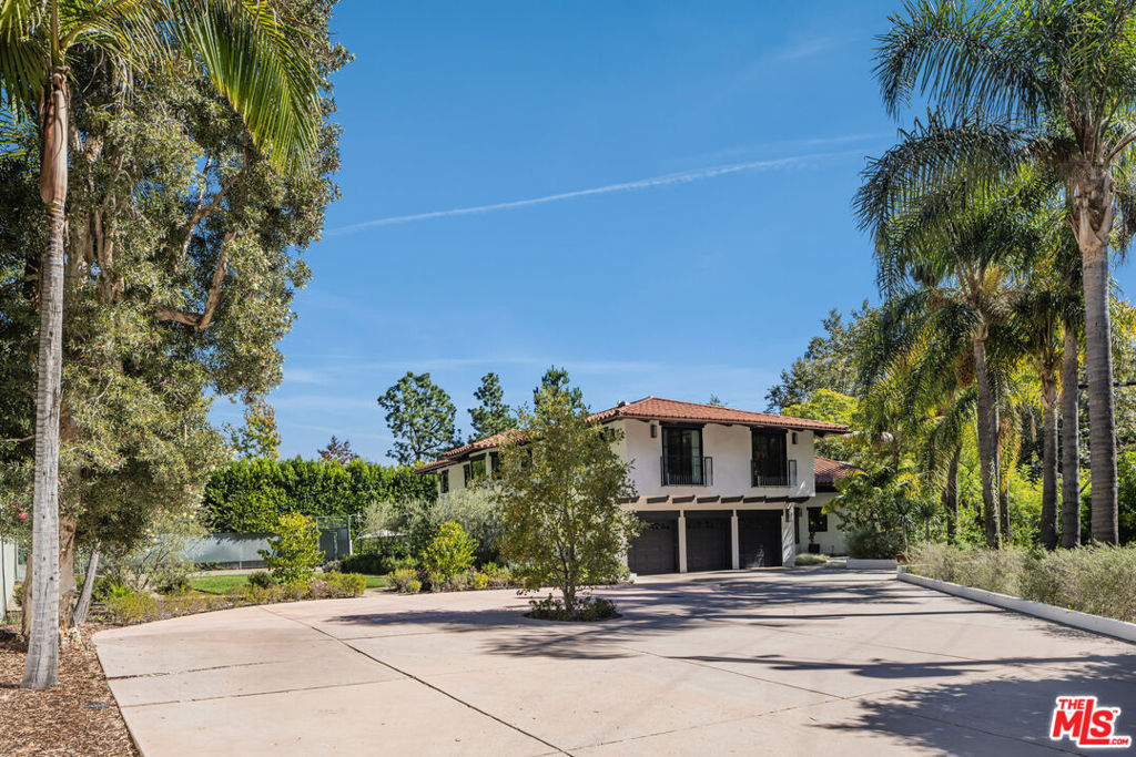 7651 Willow Glen Road Property Photo