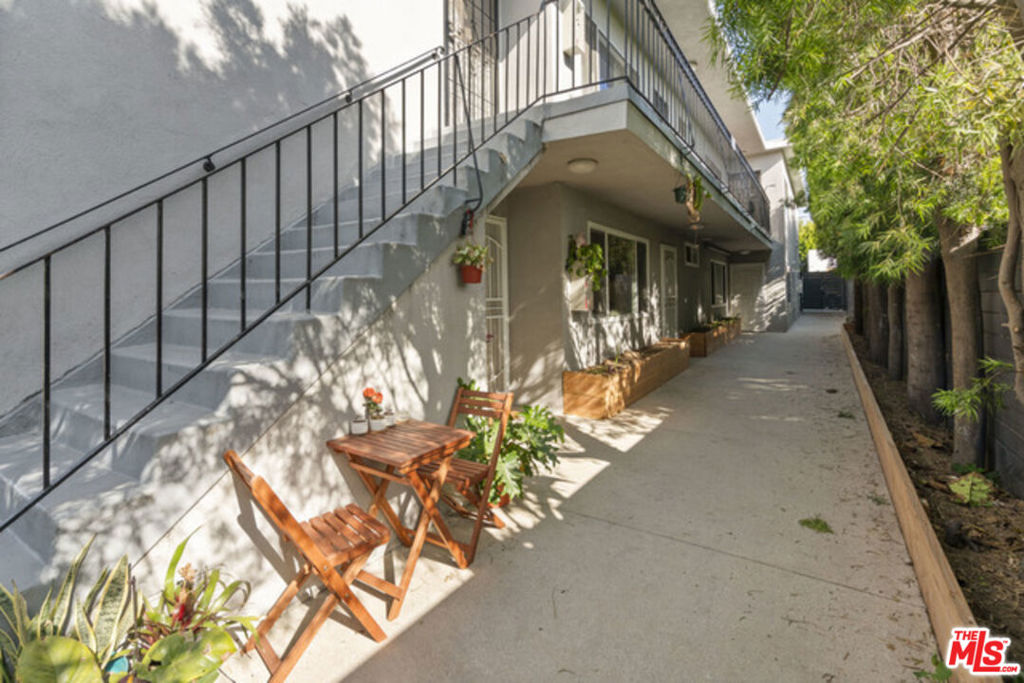 656 Indiana Avenue Property Photo 3