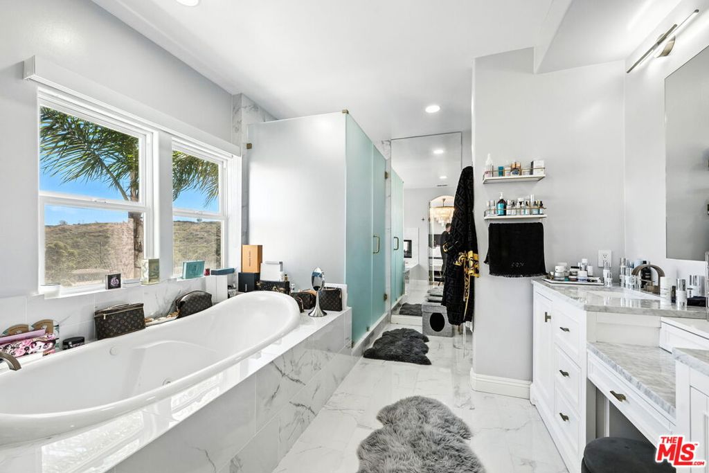 23971 De Ville Way Property Photo 16