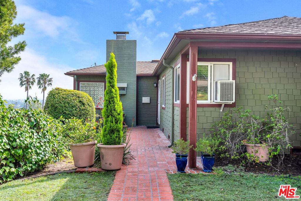 2030 Marine Street Property Photo 3