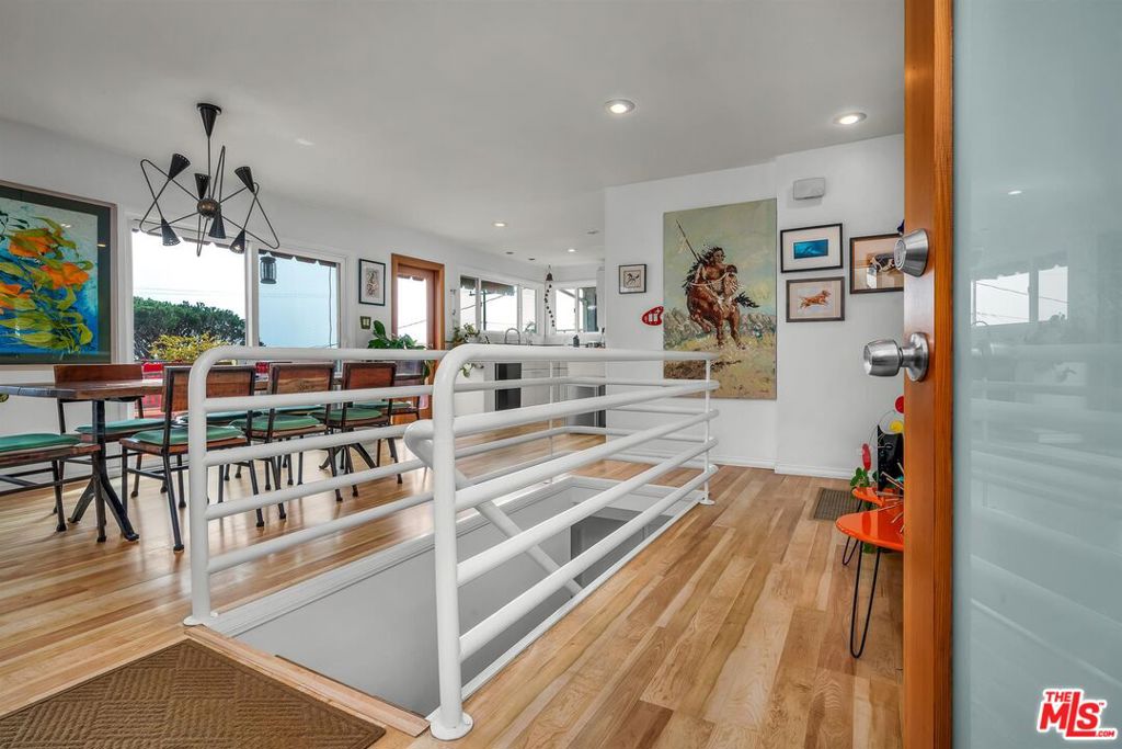 2030 Marine Street Property Photo 4