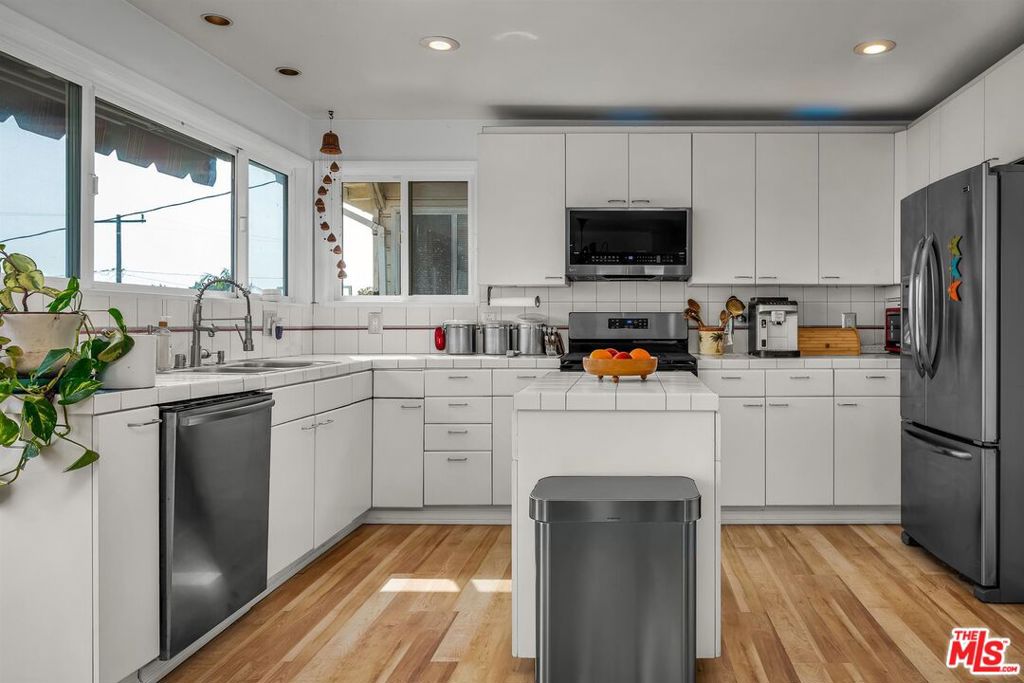 2030 Marine Street Property Photo 11