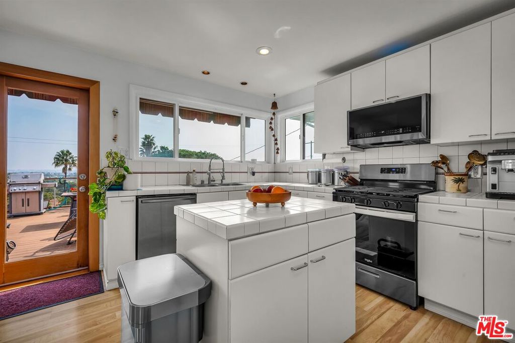 2030 Marine Street Property Photo 12