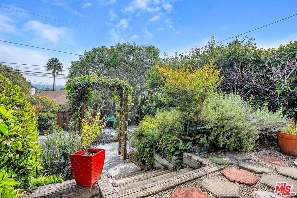 2030 Marine Street Property Photo 24