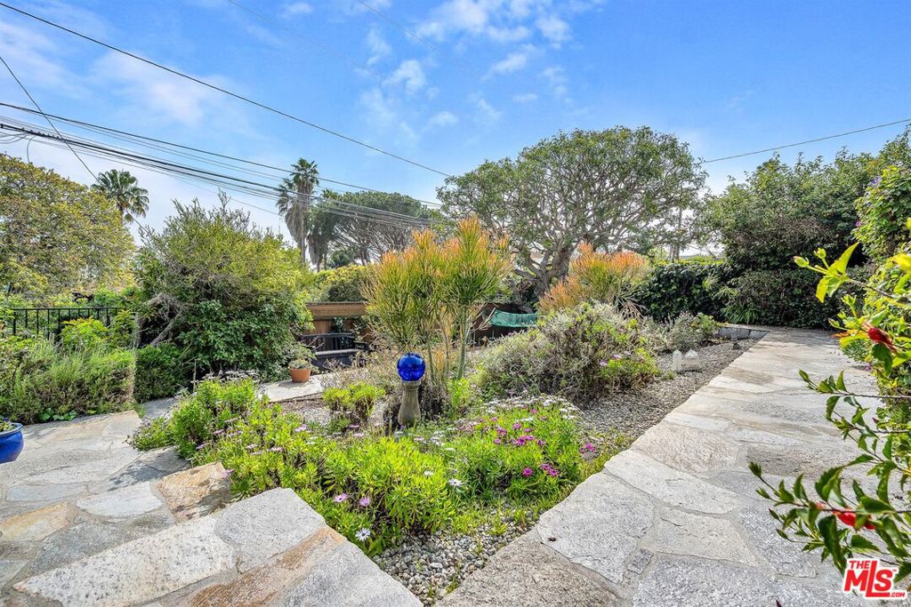 2030 Marine Street Property Photo 26