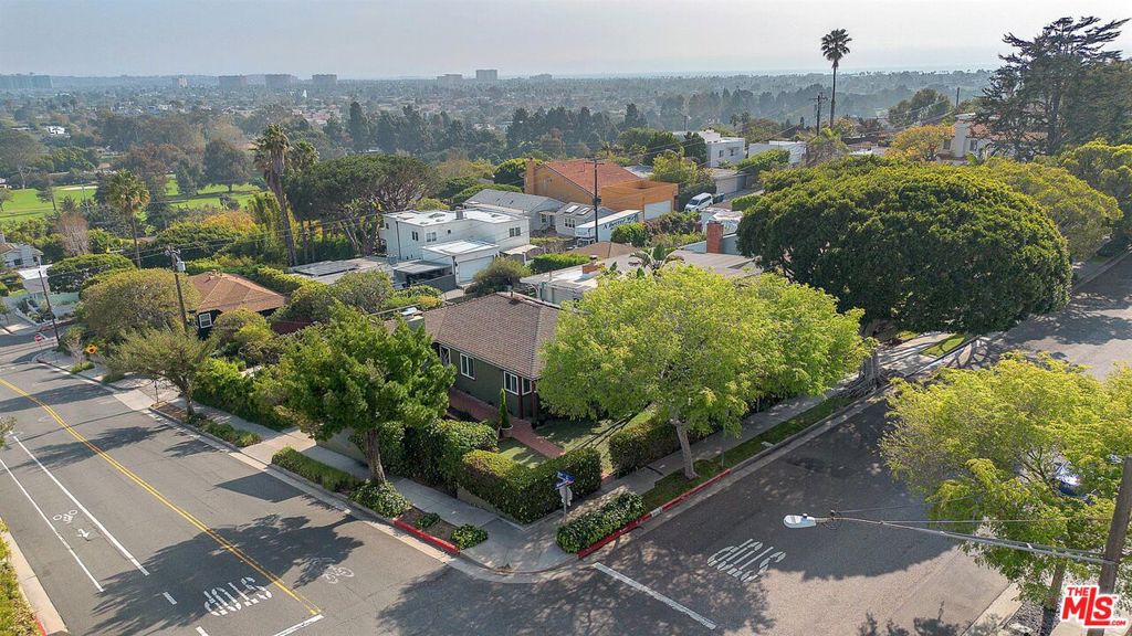 2030 Marine Street Property Photo 28