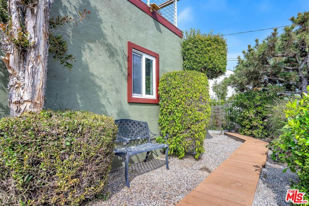 2030 Marine Street Property Photo 35
