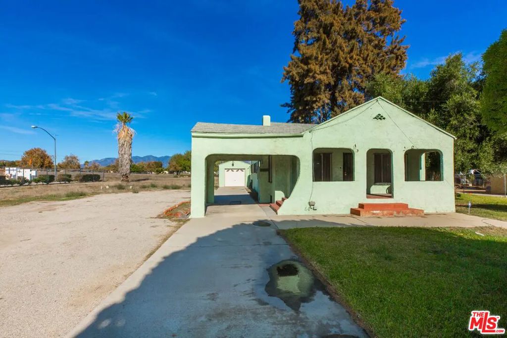 1940 W Base Line Street Property Photo 3