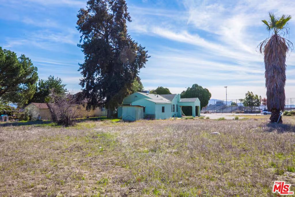 1940 W Base Line Street Property Photo 7