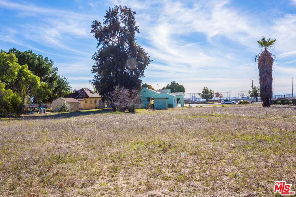 1940 W Base Line Street Property Photo 8