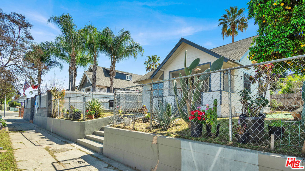 6072 York Boulevard Property Photo 3