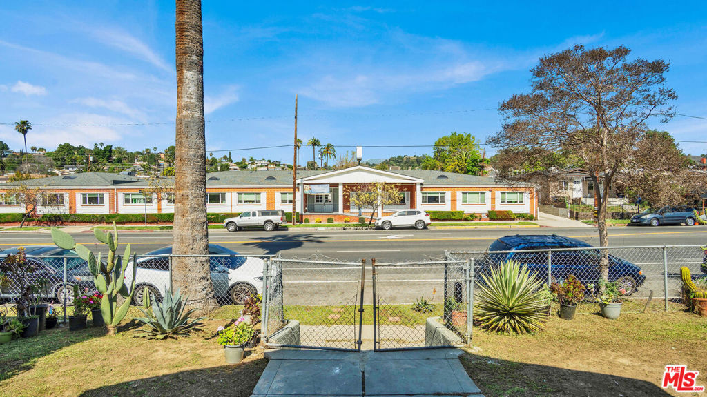 6072 York Boulevard Property Photo 4