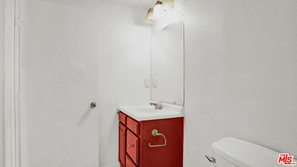 6072 York Boulevard Property Photo 15