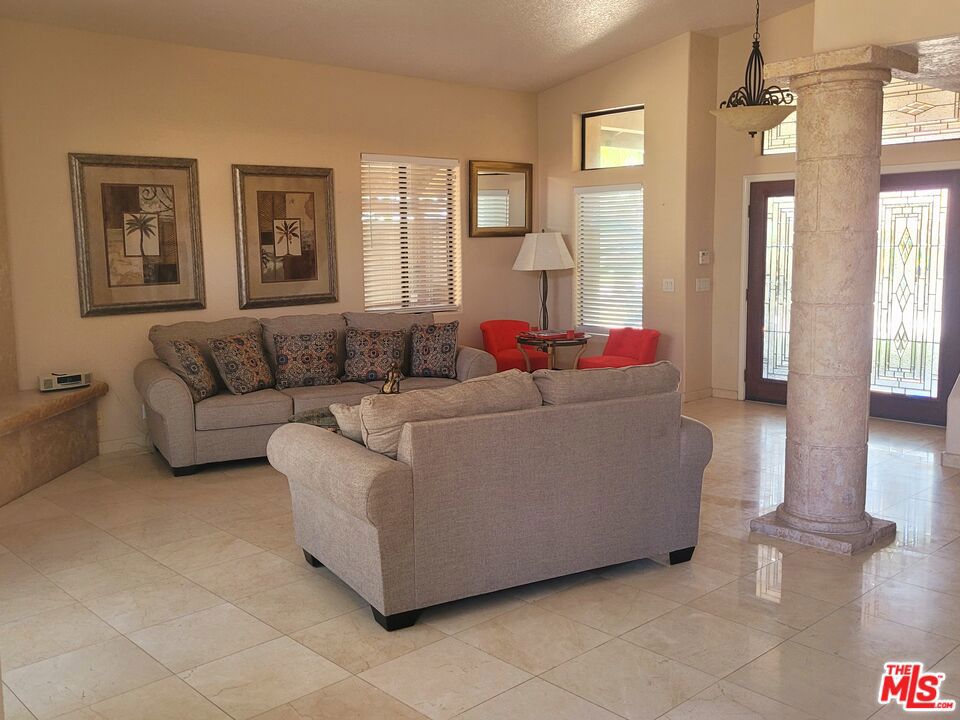 78920 Skyward Way Property Photo 4