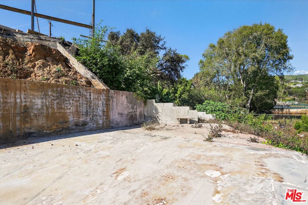16431 W Sunset Boulevard A Property Photo 7