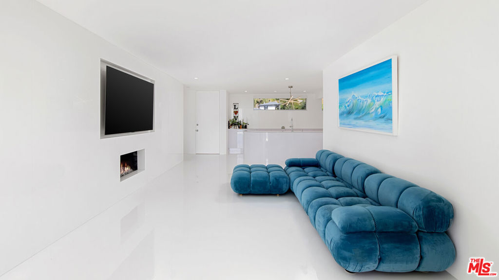 22548 Pacific Coast Highway 203 Property Photo 5