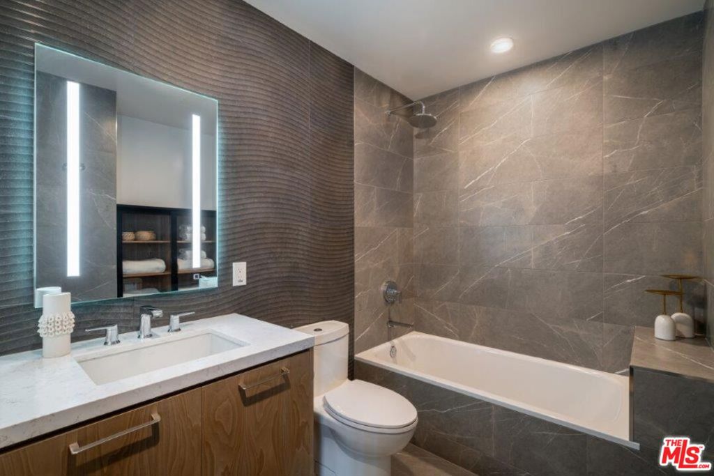 400 S Broadway 809 Property Photo 5
