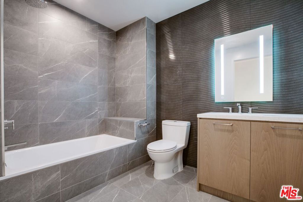 400 S Broadway 809 Property Photo 7