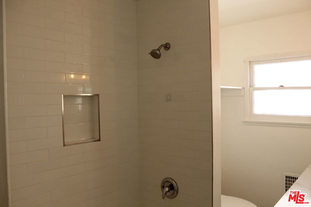 122 S Berendo Street Property Photo 23