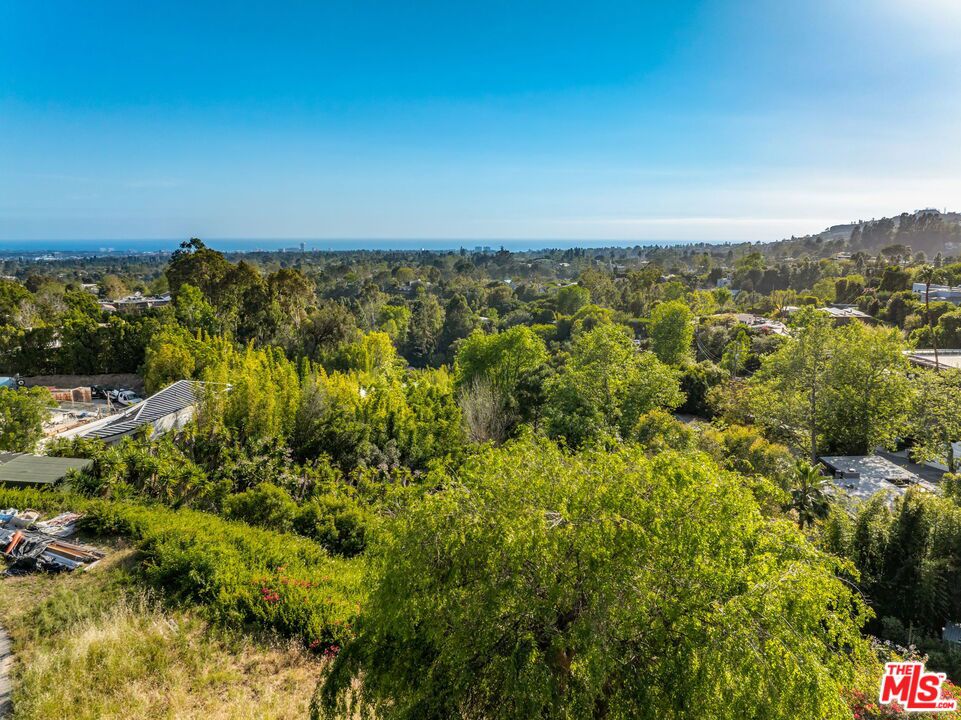 741 N Tigertail Road Property Photo 3