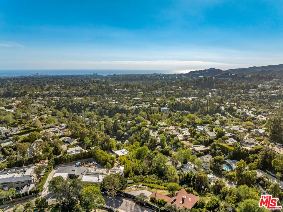 741 N Tigertail Road Property Photo 4