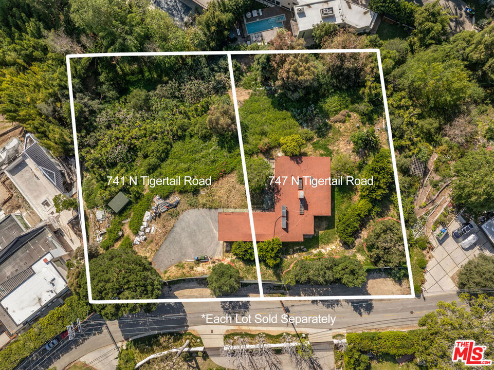 741 N Tigertail Road Property Photo 14