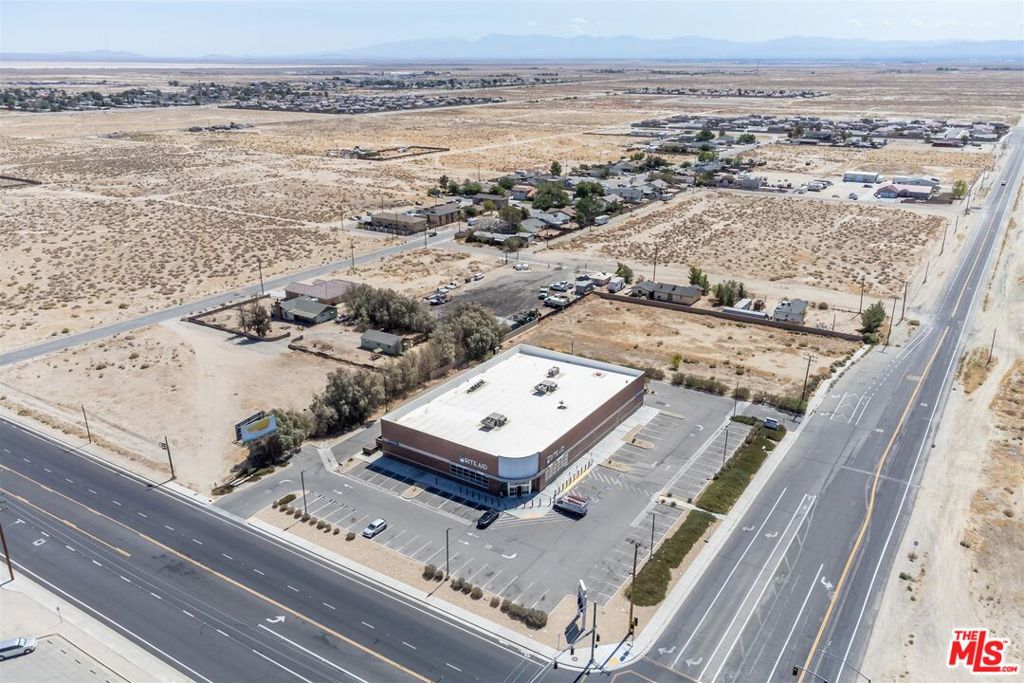 2938 W Rosamond Boulevard Property Photo 4