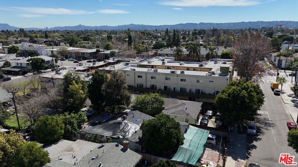 7222 Tyrone Avenue Property Photo 4