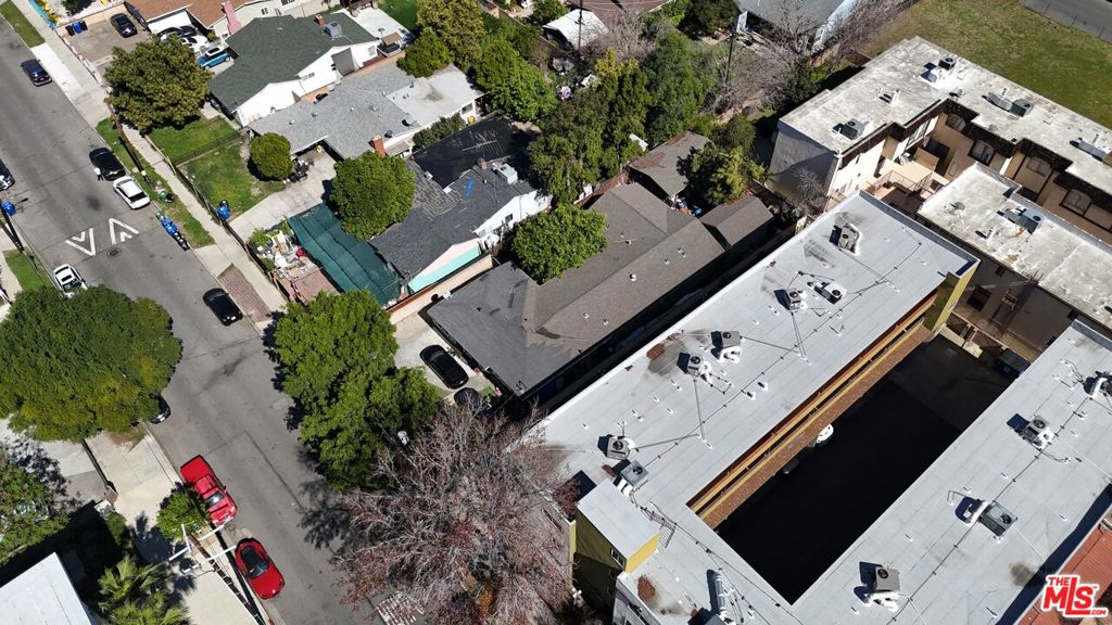 7222 Tyrone Avenue Property Photo 8