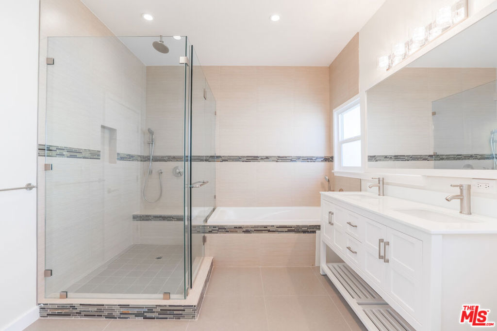 31 Breeze Avenue B Property Photo 6
