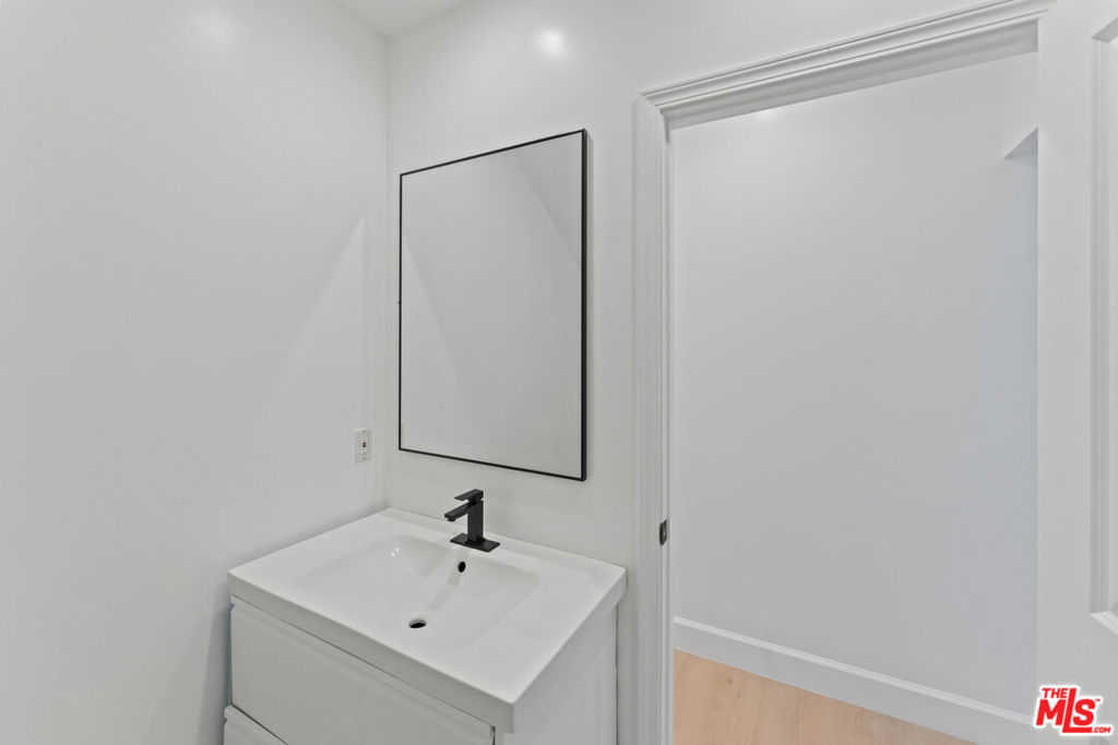 1800 E Benedict Canyon Drive Property Photo 6