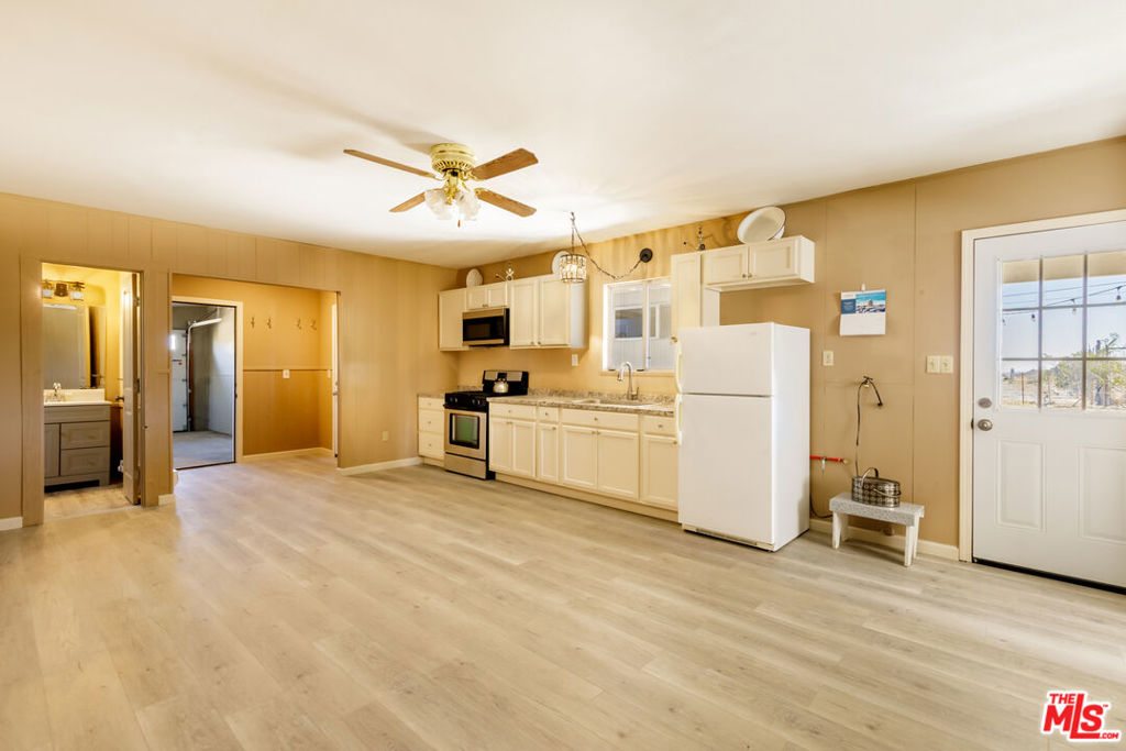 62137 Desert Air Road Property Photo 25