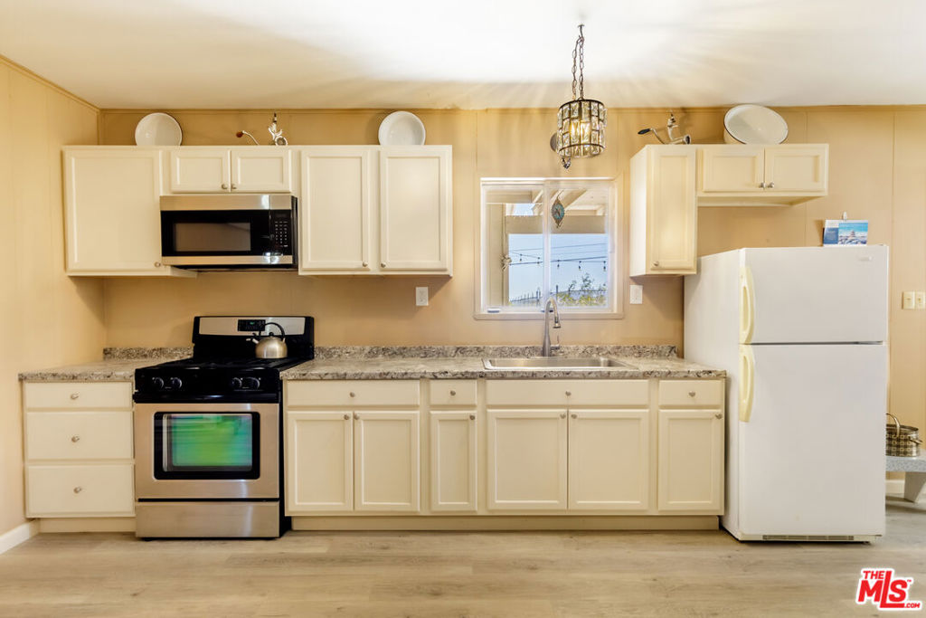 62137 Desert Air Road Property Photo 26