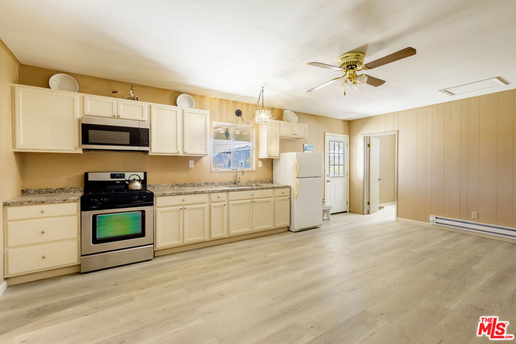 62137 Desert Air Road Property Photo 27