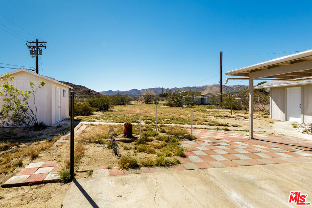 62137 Desert Air Road Property Photo 33
