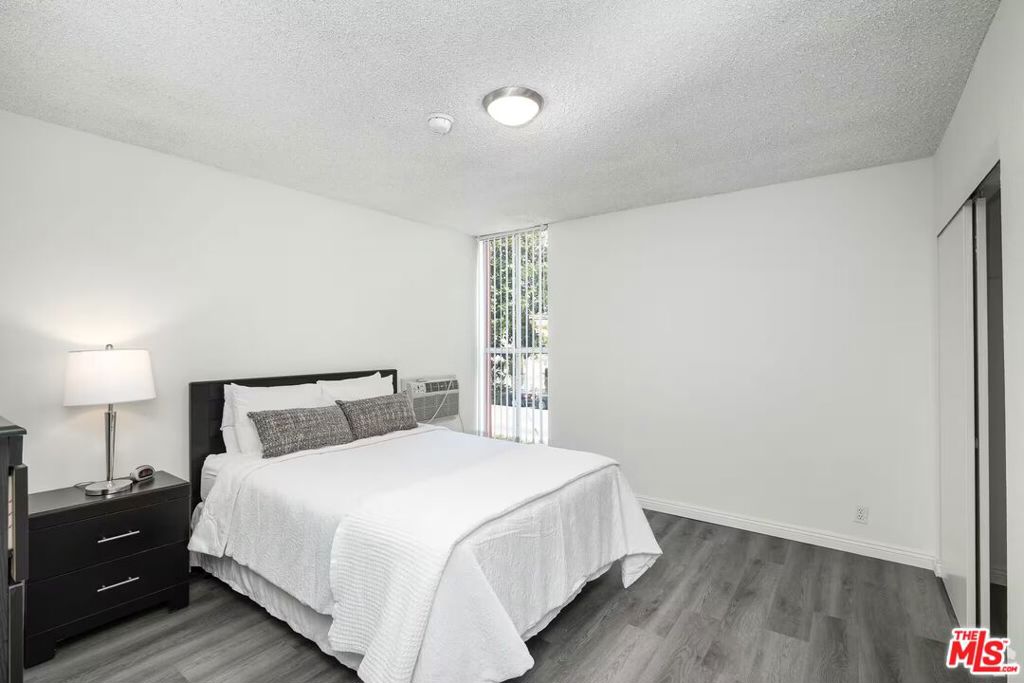 1208 W Adams Boulevard 17 Property Photo 7