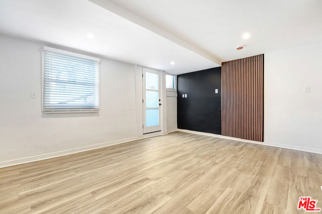 316 1/2 Crane Boulevard Property Photo 4