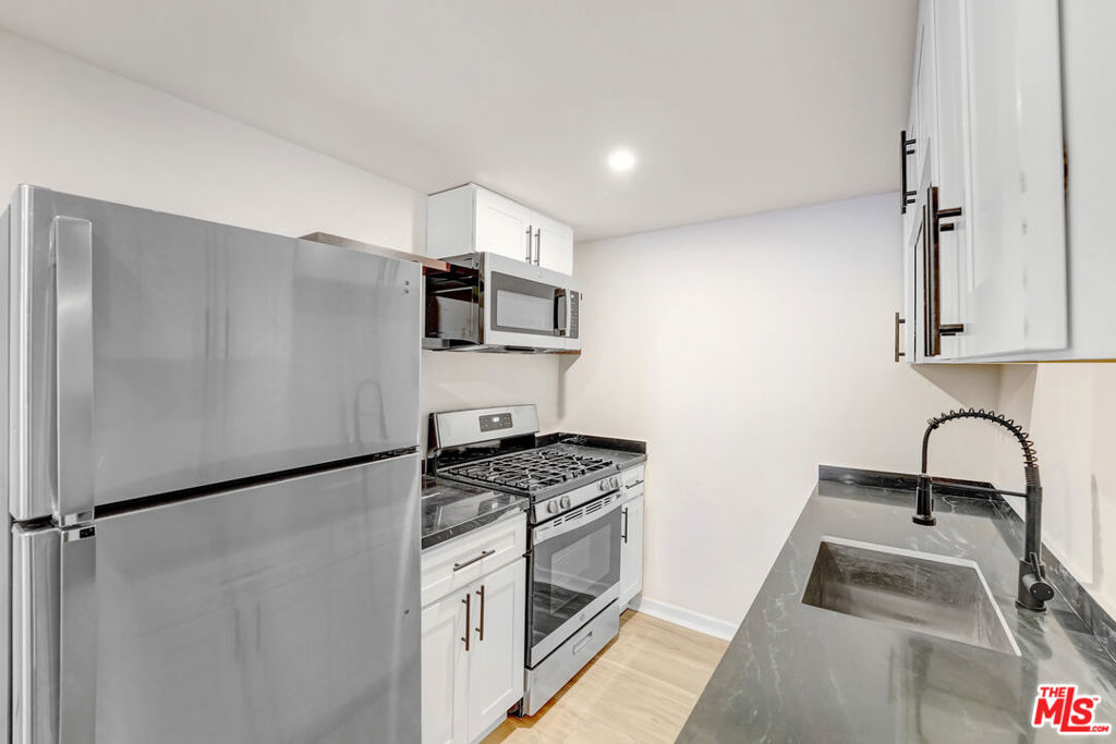 316 1/2 Crane Boulevard Property Photo 5