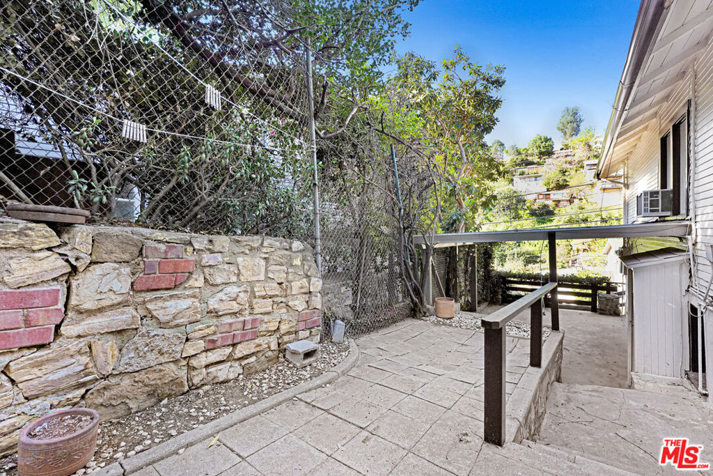 316 1/2 Crane Boulevard Property Photo 9