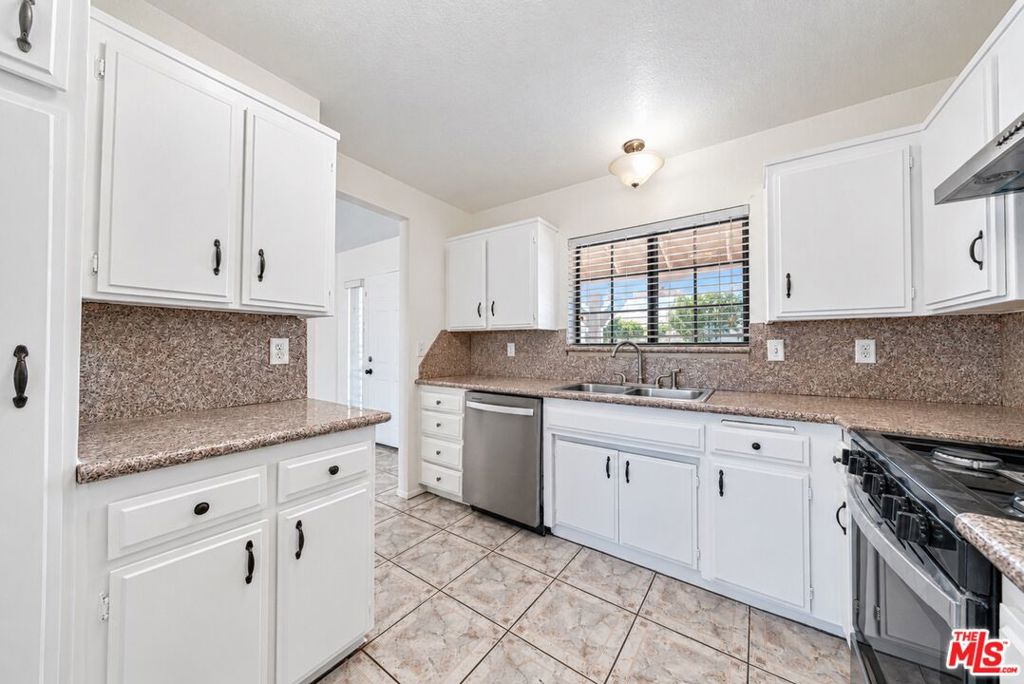 12865 Amethyst Road Property Photo 8