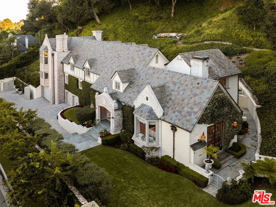 10950 Bellagio Road Property Photo 1