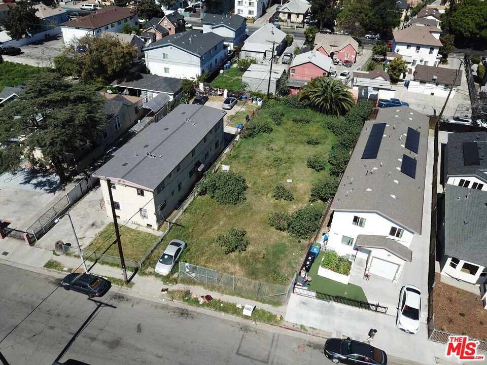 715 E 41st Place Property Photo 8