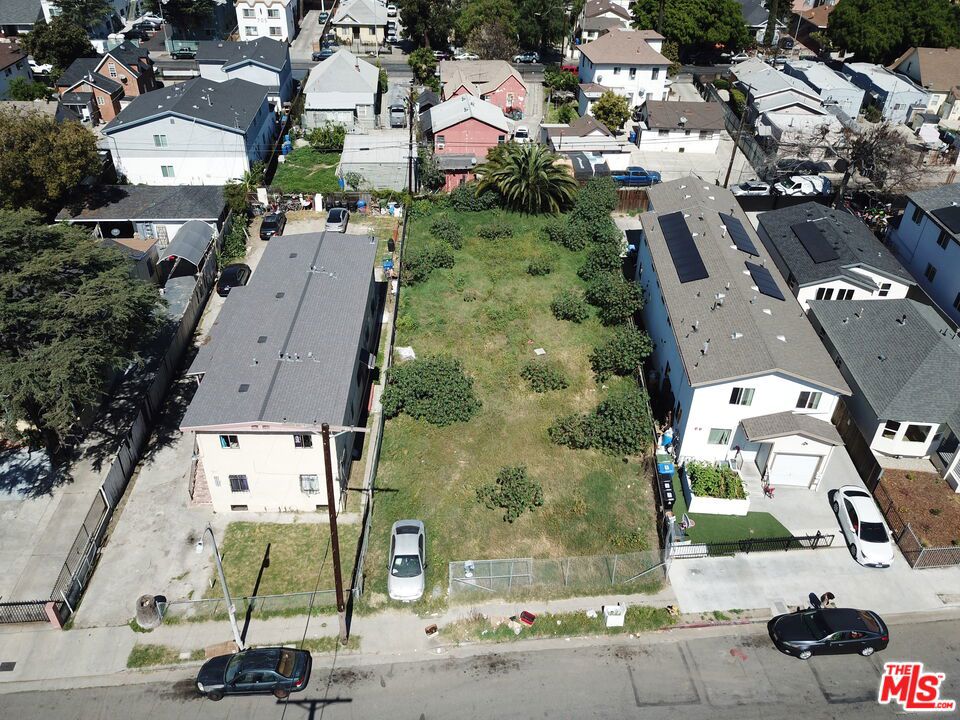 715 E 41st Place Property Photo 12