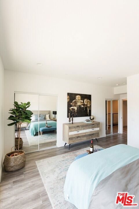14827 Victory Boulevard Property Photo 9