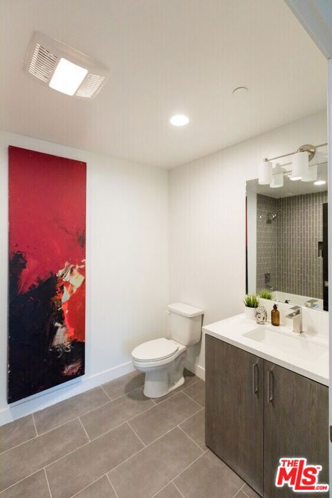 14827 Victory Boulevard Property Photo 14